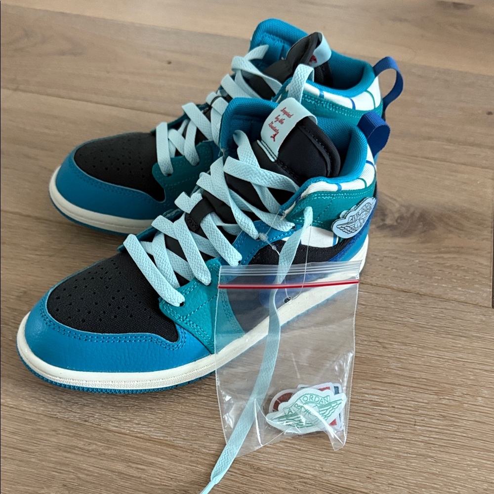 Jordan Sneakers
W/out box size 2.5